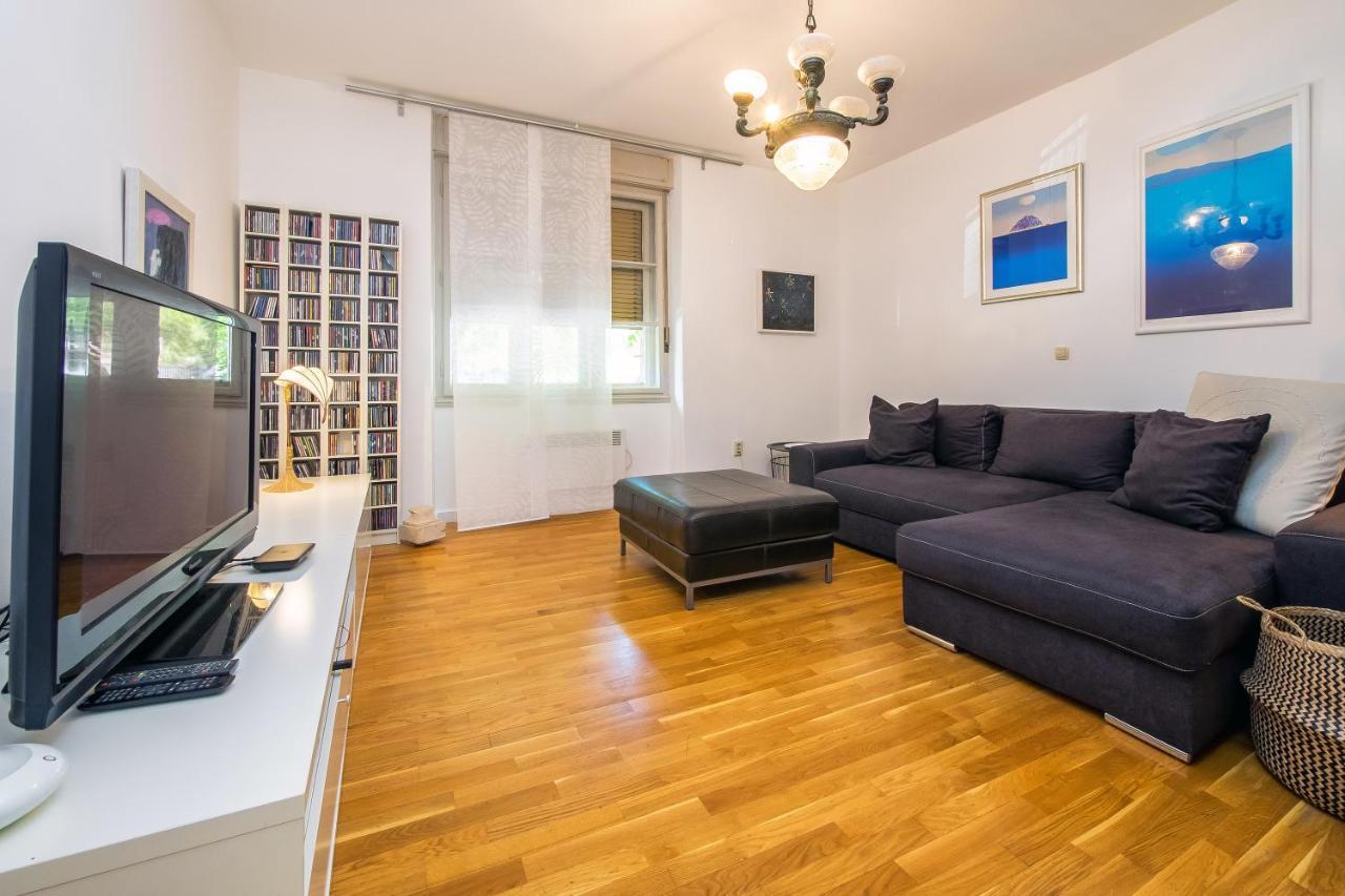 Minimalist Hidden Gem Spacious Flat In Center Apartment Split