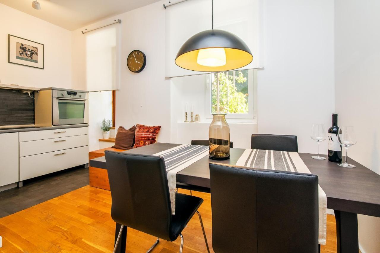 Minimalist Hidden Gem Spacious Flat In Center Apartment Split